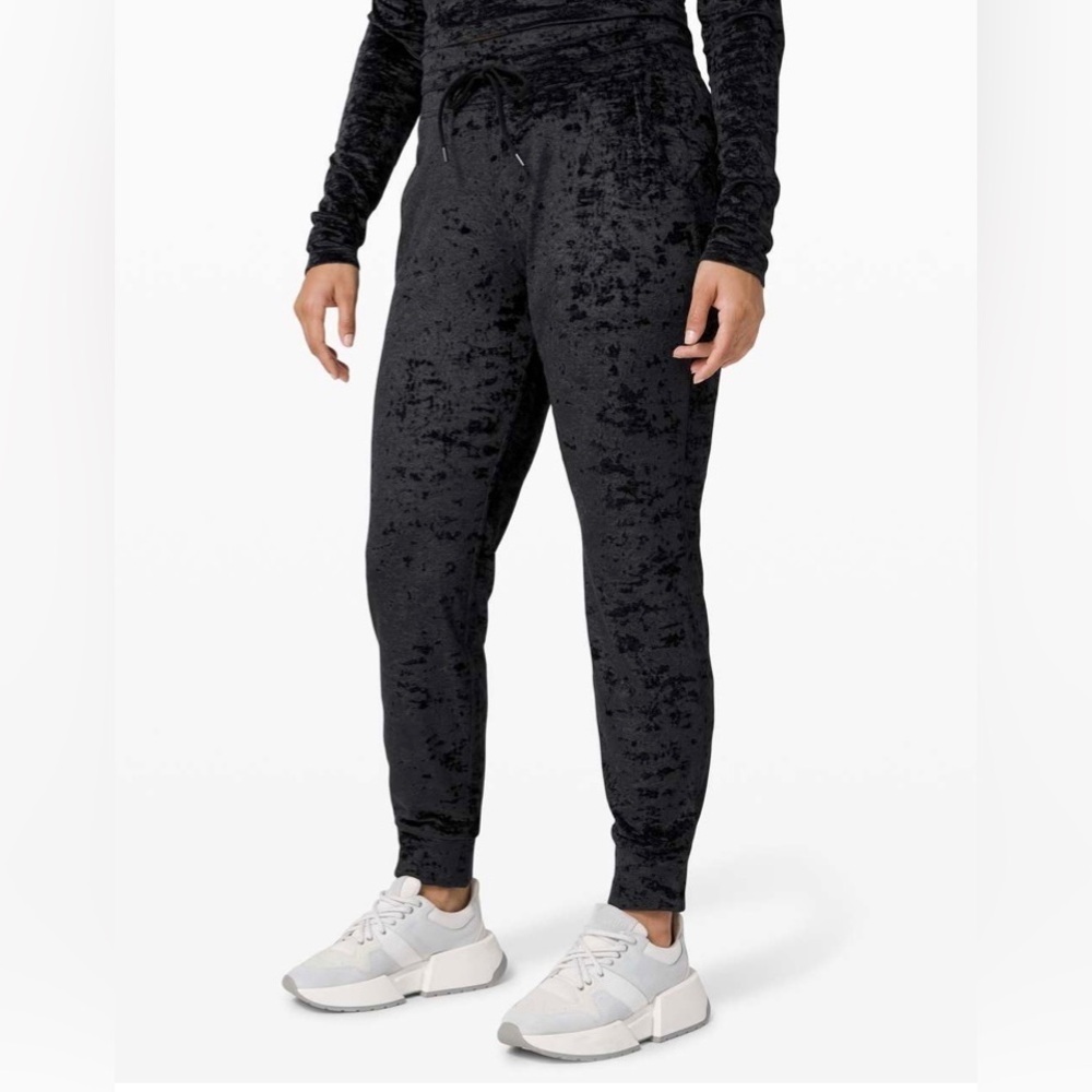 Lululemon Ready to Crush Jogger Black size 4